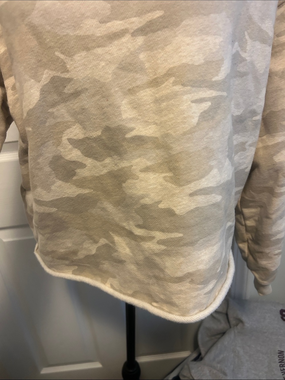 American Eagle Outfitters Beige Camo Crewneck Sweater - Picture 5 of 6